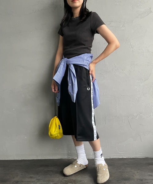 FRED PERRY（フレッドペリー）の「[FRED PERRY/フレッドペリー] トラックテープデザイン ワンポイントロゴ刺繍 ショートトラックパンツ（その他パンツ・レディース・ブラック・10）」の16枚目の写真