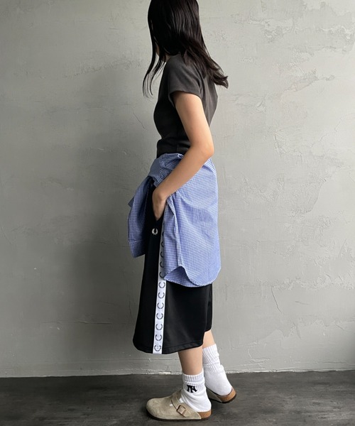 FRED PERRY（フレッドペリー）の「[FRED PERRY/フレッドペリー] トラックテープデザイン ワンポイントロゴ刺繍 ショートトラックパンツ（その他パンツ・レディース・ブラック・10）」の17枚目の写真