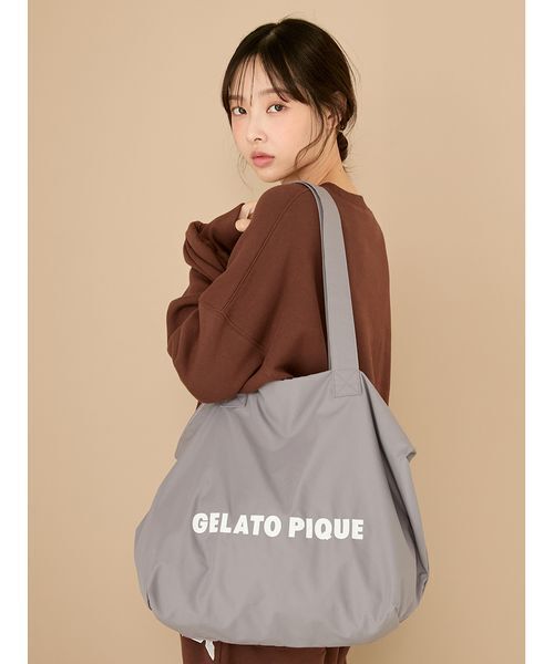 gelato pique(ジェラートピケ)の「【トラベルグッズ】ボストンバッグ(トラベルグッズ・レディース・チャコールグレー/ピンク・F)」の3枚目の写真