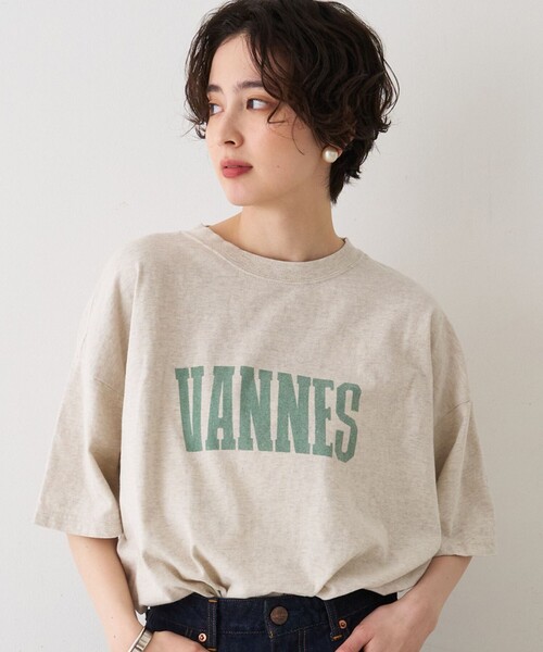 REMI RELIEF（レミレリーフ）の「【REMI RELIEF/レミレリーフ】別注 VANNES ロゴTEE/Tシャツ（Tシャツ/カットソー・レディース・ベージュ/アイボリー/ブラック・フリー）」の3枚目の写真