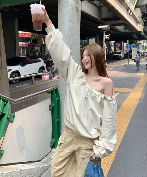 Ritzy（リッツィー）の「リボンネックギャザースウェットトップス（スウェット・レディース・ベージュ/杢グレー・M/L）」の5枚目の写真