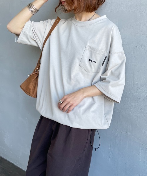 MIZUNO（ミズノ　）の「【WEB先行予約】[MIZUNO/ミズノ] 別注 ポケット付き ワンポイントロゴ刺繍 Tシャツ（Tシャツ/カットソー・レディース・グレイッシュベージュ/ブラック/ホワイト・M/S/XL/L）」の3枚目の写真