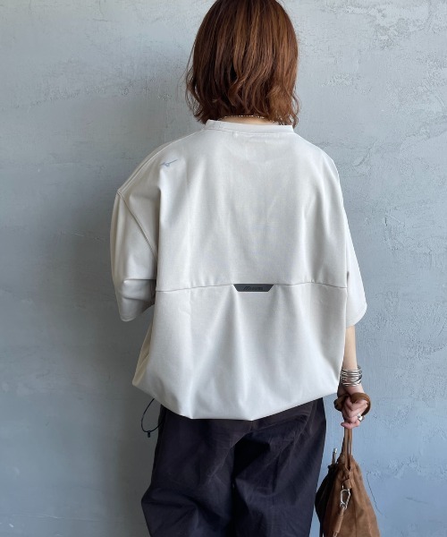 MIZUNO（ミズノ　）の「【WEB先行予約】[MIZUNO/ミズノ] 別注 ポケット付き ワンポイントロゴ刺繍 Tシャツ（Tシャツ/カットソー・レディース・グレイッシュベージュ/ブラック/ホワイト・M/S/XL/L）」の14枚目の写真