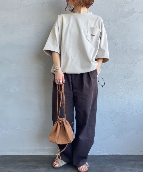 MIZUNO（ミズノ　）の「【WEB先行予約】[MIZUNO/ミズノ] 別注 ポケット付き ワンポイントロゴ刺繍 Tシャツ（Tシャツ/カットソー・レディース・グレイッシュベージュ/ブラック/ホワイト・M/S/XL/L）」の15枚目の写真