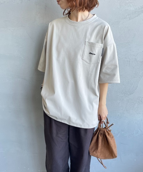 MIZUNO（ミズノ　）の「【WEB先行予約】[MIZUNO/ミズノ] 別注 ポケット付き ワンポイントロゴ刺繍 Tシャツ（Tシャツ/カットソー・レディース・グレイッシュベージュ/ブラック/ホワイト・M/S/XL/L）」の18枚目の写真