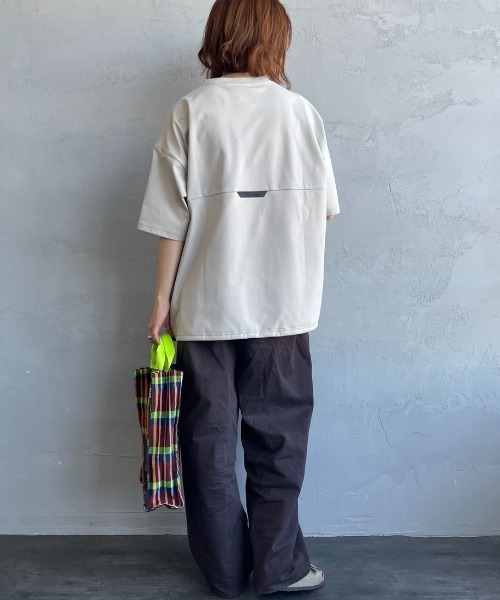 MIZUNO（ミズノ　）の「【WEB先行予約】[MIZUNO/ミズノ] 別注 ポケット付き ワンポイントロゴ刺繍 Tシャツ（Tシャツ/カットソー・レディース・グレイッシュベージュ/ブラック/ホワイト・M/S/XL/L）」の10枚目の写真