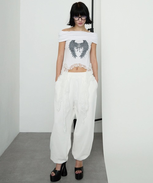 Heart Tattoo(ハートタトゥー)の「サイドレースフリルオフショルトップス / Side Lace Frill Off-Shoulder Top(Tシャツ/カットソー・レディース・ホワイト/グレー・FREE)」の6枚目の写真