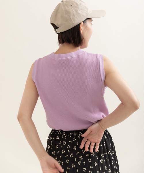 CHILD WOMAN（チャイルドウーマン）の「コットンワッフル製品染 ノースリーブプルオーバー（タンクトップ・レディース・パープル/アイボリー/ピンク/イエロー・FREE）」の7枚目の写真