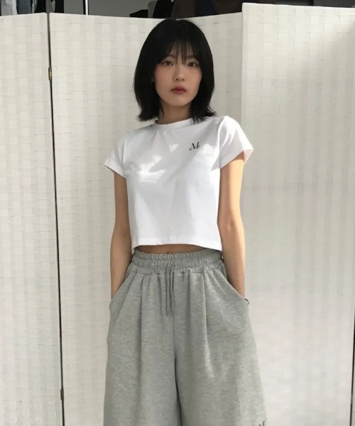 MUCENT(ムセント)の「◇MUCENT◇ブランド直輸入正規品/MUCENT SIGNATURE BACK LOGO CROP T シグニチャーバックラウンド円形ロゴクロップ半袖Tシャツ(Tシャツ/カットソー・レディース・ホワイト・S)」の4枚目の写真