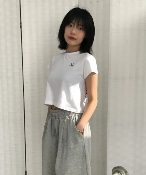 MUCENT(ムセント)の「◇MUCENT◇ブランド直輸入正規品/MUCENT SIGNATURE BACK LOGO CROP T シグニチャーバックラウンド円形ロゴクロップ半袖Tシャツ(Tシャツ/カットソー・レディース・ホワイト・S)」の6枚目の写真