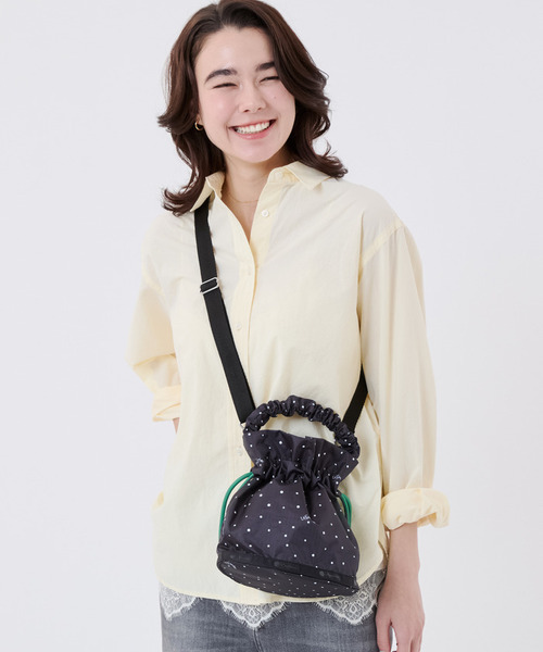 LeSportsac(レスポートサック)の「GH DRAWSTRING XBODY ブリスドット/グリーンコード(ショルダーバッグ・レディース・ブラック・FREE)」の1枚目の写真