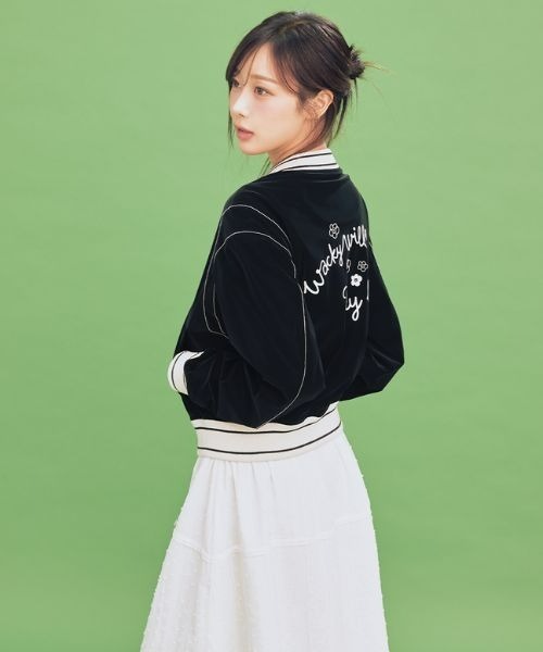 Wacky WiLLy（ワッキーウィリー）の「[GISELLEジゼル着用] WOMEN'S VELVET-LIKE VARSITY JACKET（スタジャン・レディース・ブラック・FREE）」の3枚目の写真