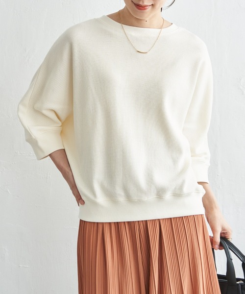 ikka(イッカ)の「【雑誌InRed5月号掲載】タックフライスドルマンプルオーバー 【親子コーデ】(Tシャツ/カットソー・レディース・アイボリー/グレイッシュベージュ/ネイビー/ミント・M/L/S)」の2枚目の写真