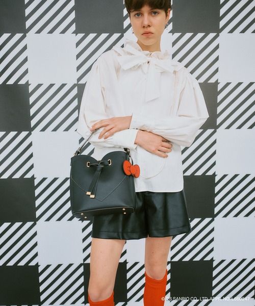 VIS(ビス)の「【HELLO KITTY×VIS】ハートカットバッグ(ショルダーバッグ・レディース・ブラック/オフホワイト・FREE)」の5枚目の写真