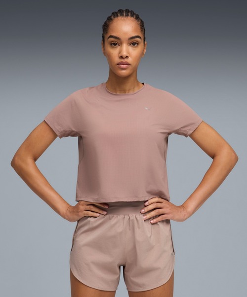 PUMA(プーマ)の「PUMA プーマ ウィメンズ ランニング クールセル 半袖 Tシャツ(Tシャツ/カットソー・レディース・ブラック/ピンクベージュ・MEDIUM/LARGE/X-SMALL/SMALL)」の2枚目の写真