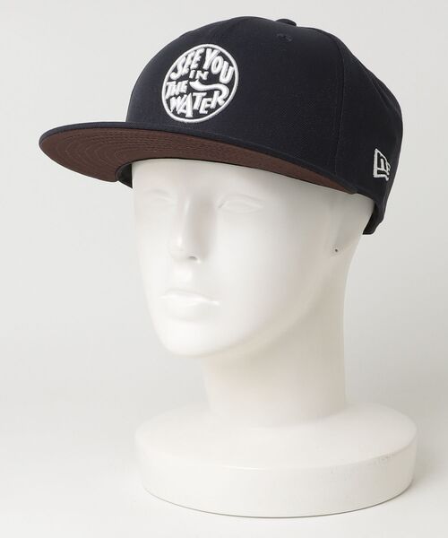 MAGIC NUMBER(マジック ナンバー)の「【MAGIC NUMBER】別注 MAGIC NUMBER × NEW ERA 9FIFTY SEE YOU IN THE WATER XV CAP マジックナンバー ニューエラ(キャップ・メンズ・ネイビー・FREE)」の8枚目の写真