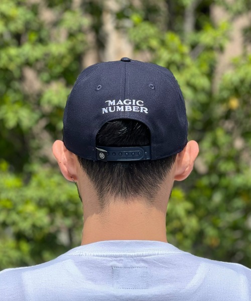 MAGIC NUMBER(マジック ナンバー)の「【MAGIC NUMBER】別注 MAGIC NUMBER × NEW ERA 9FIFTY SEE YOU IN THE WATER XV CAP マジックナンバー ニューエラ(キャップ・メンズ・ネイビー・FREE)」の11枚目の写真