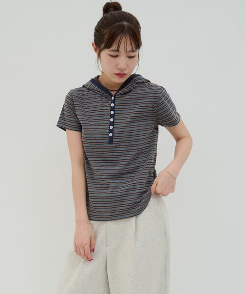 DISCOAT(ディスコート)の「【umm.】マルチボーダーフードTシャツ(Tシャツ/カットソー・レディース・ライトグレー/チャコールグレー/アイボリー・FREE)」の4枚目の写真