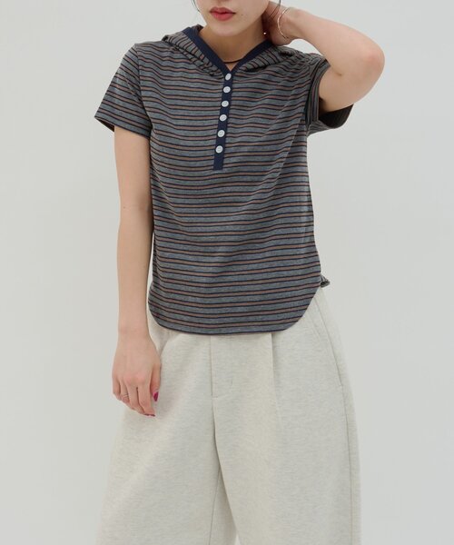 DISCOAT(ディスコート)の「【umm.】マルチボーダーフードTシャツ(Tシャツ/カットソー・レディース・ライトグレー/チャコールグレー/アイボリー・FREE)」の7枚目の写真
