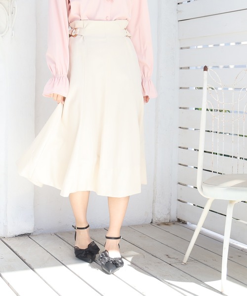 ASTORIA ODIER(アストリアオディール)の「サイドバックルフレアスカート(スカート・レディース・ベージュ/ネイビー/ラベンダー・SMALL/MEDIUM/LARGE)」の9枚目の写真