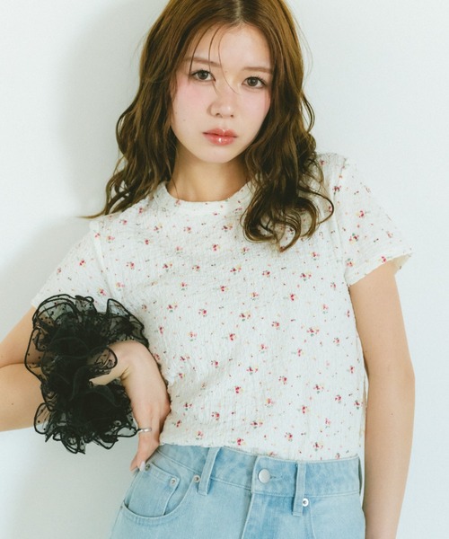 VANNIE U(ヴァニーユー)の「小花柄コンパクトチビTシャツ(Tシャツ/カットソー・レディース・ホワイト/グレー・FREE)」の5枚目の写真