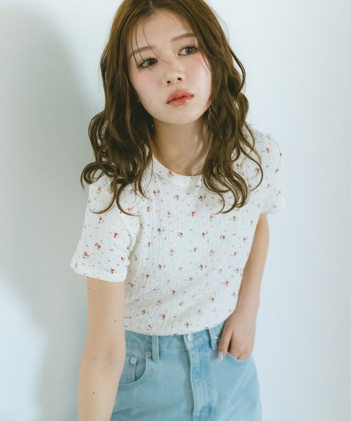 VANNIE U(ヴァニーユー)の「小花柄コンパクトチビTシャツ(Tシャツ/カットソー・レディース・ホワイト/グレー・FREE)」の6枚目の写真