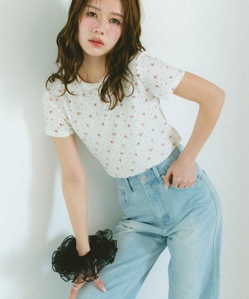 VANNIE U(ヴァニーユー)の「小花柄コンパクトチビTシャツ(Tシャツ/カットソー・レディース・ホワイト/グレー・FREE)」の7枚目の写真