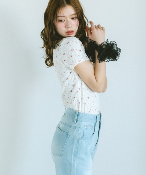 VANNIE U(ヴァニーユー)の「小花柄コンパクトチビTシャツ(Tシャツ/カットソー・レディース・ホワイト/グレー・FREE)」の12枚目の写真