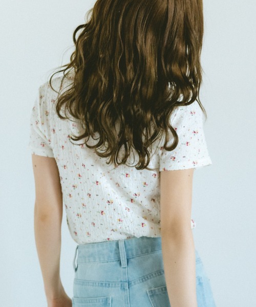 VANNIE U(ヴァニーユー)の「小花柄コンパクトチビTシャツ(Tシャツ/カットソー・レディース・ホワイト/グレー・FREE)」の13枚目の写真