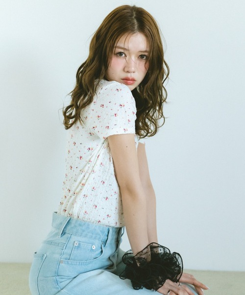 VANNIE U(ヴァニーユー)の「小花柄コンパクトチビTシャツ(Tシャツ/カットソー・レディース・ホワイト/グレー・FREE)」の11枚目の写真