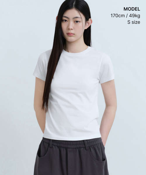 MUSINSA STANDARD WOMAN（ムシンサスタンダードウーマン）の「[UVプロテクション] レディース スリム クルーネック Tシャツ [ホワイト]（Tシャツ/カットソー・レディース・その他・X-SMALL/SMALL/MEDIUM/LARGE）」の2枚目の写真