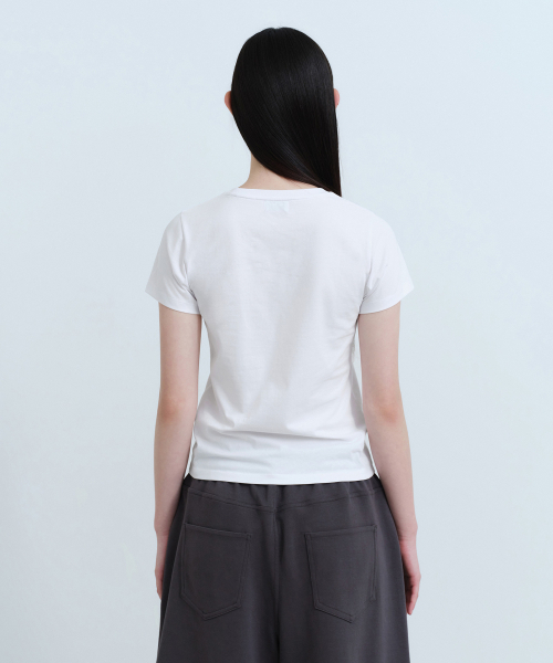 MUSINSA STANDARD WOMAN（ムシンサスタンダードウーマン）の「[UVプロテクション] レディース スリム クルーネック Tシャツ [ホワイト]（Tシャツ/カットソー・レディース・その他・X-SMALL/SMALL/MEDIUM/LARGE）」の3枚目の写真