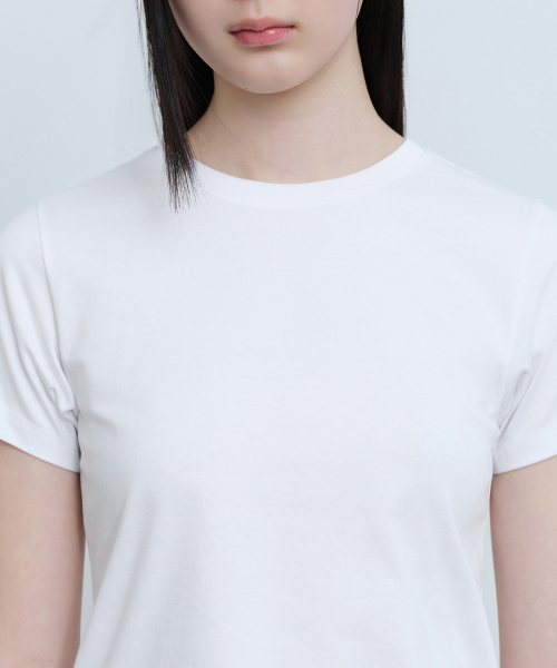 MUSINSA STANDARD WOMAN（ムシンサスタンダードウーマン）の「[UVプロテクション] レディース スリム クルーネック Tシャツ [ホワイト]（Tシャツ/カットソー・レディース・その他・X-SMALL/SMALL/MEDIUM/LARGE）」の4枚目の写真
