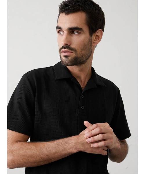 BANANA REPUBLIC FACTORY STORE(バナナリパブリック ファクトリーストア)の「BANANA REPUBLIC FACTORY STORE スタンダードフィット テクスチャード ポロシャツ(ポロシャツ・メンズ・ブラック/ブルー・XL/L/M/S)」の1枚目の写真