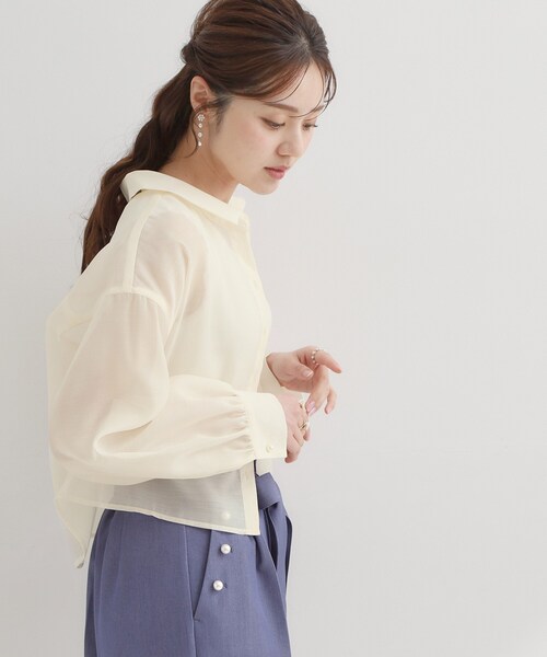 couture brooch(クチュールブローチ)の「【洗える】ショート丈 シアーシャツ(シャツ/ブラウス・レディース・グレー/サンドベージュ/アイボリー・42/40/38/36)」の7枚目の写真