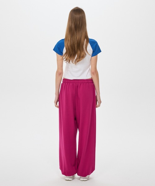 Mardi Mercredi(マルディメクルディ)の「CROPPED TSHIRT RAGLAN FLOWERMARDI / クロップド Tシャツ ラグラン フラワー マルディ(Tシャツ/カットソー・レディース・ホワイト×パープル/ホワイト×ブルー/ホワイト×ピンク・FREE)」の7枚目の写真