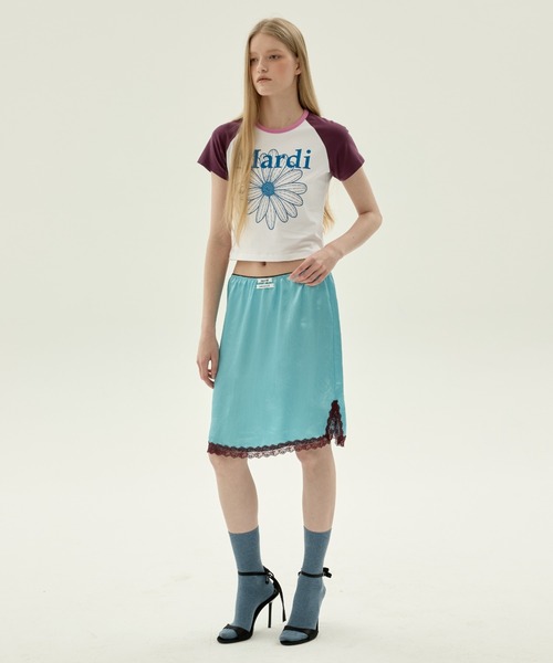 Mardi Mercredi(マルディメクルディ)の「CROPPED TSHIRT RAGLAN FLOWERMARDI / クロップド Tシャツ ラグラン フラワー マルディ(Tシャツ/カットソー・レディース・ホワイト×パープル/ホワイト×ブルー/ホワイト×ピンク・FREE)」の21枚目の写真