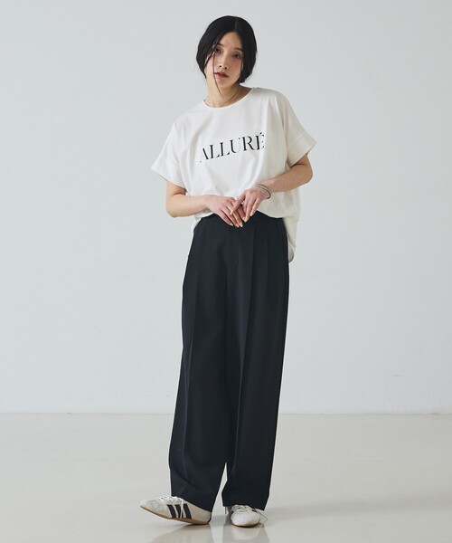 abahouse mavie(アバハウスマヴィ)の「ワイドロゴT(Tシャツ/カットソー・レディース・ベージュ/ホワイト/チャコールグレー・フリー)」の5枚目の写真
