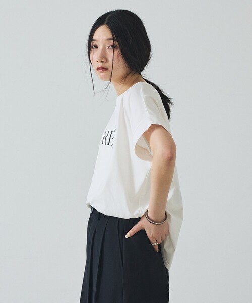 abahouse mavie(アバハウスマヴィ)の「ワイドロゴT(Tシャツ/カットソー・レディース・ベージュ/ホワイト/チャコールグレー・フリー)」の7枚目の写真