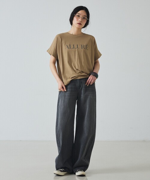 abahouse mavie(アバハウスマヴィ)の「ワイドロゴT(Tシャツ/カットソー・レディース・ベージュ/ホワイト/チャコールグレー・フリー)」の8枚目の写真