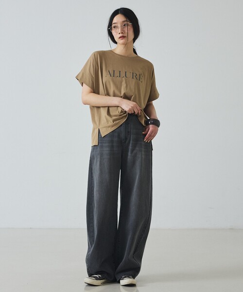 abahouse mavie(アバハウスマヴィ)の「ワイドロゴT(Tシャツ/カットソー・レディース・ベージュ/ホワイト/チャコールグレー・フリー)」の9枚目の写真
