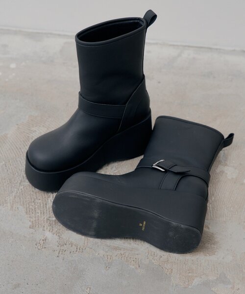 Chico(チコ)の「ベルト付き厚底ショートブーツ(ブーツ・レディース・ブラック/ベージュ・SMALL/LARGE/MEDIUM)」の19枚目の写真