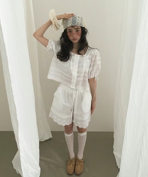 FAVORITO(ファヴォリート)の「スクエアネックラインブラウス(シャツ/ブラウス・レディース・ホワイト・F)」の9枚目の写真