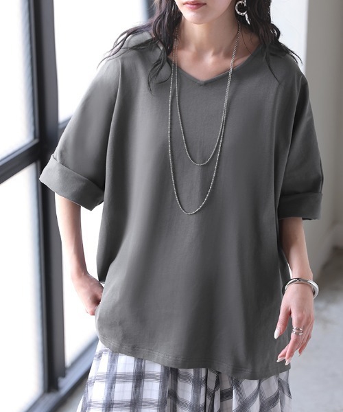 HUG.U(ハグユー)の「「アセナイン」 汗ジミ軽減 ロールアップ袖 VネックTシャツ(Tシャツ/カットソー・レディース・ダークグレー/ミント/オレンジ/ホワイト/ブラック・FREE)」の3枚目の写真