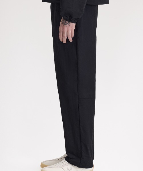 FRED PERRY（フレッドペリー）の「Shell Track Pants／シェルトラックパンツ（その他パンツ・メンズ・ブラック・S/L/M）」の3枚目の写真