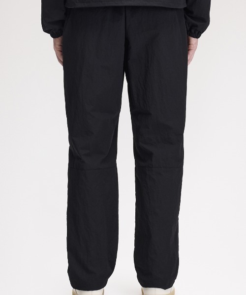 FRED PERRY（フレッドペリー）の「Shell Track Pants／シェルトラックパンツ（その他パンツ・メンズ・ブラック・S/L/M）」の4枚目の写真