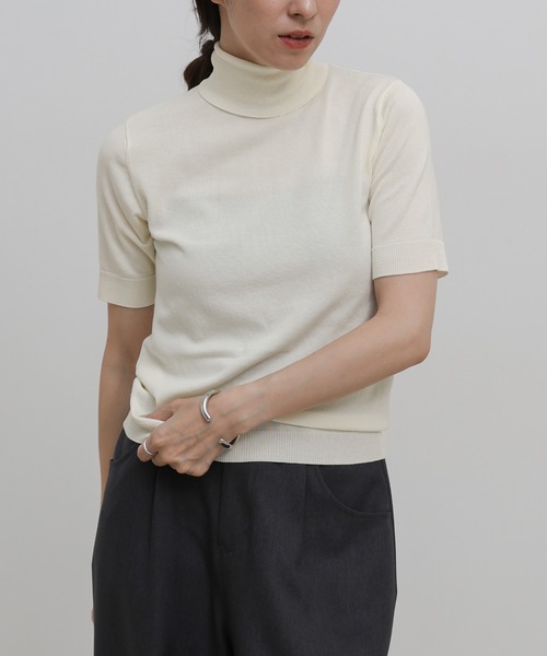 select MOCA(セレクトモカ)の「コンパクトハイネックシンプルニットトップス(ニット/セーター・レディース・ベージュ/グレー/ネイビー/ブラック/アイボリー・FREE)」の5枚目の写真