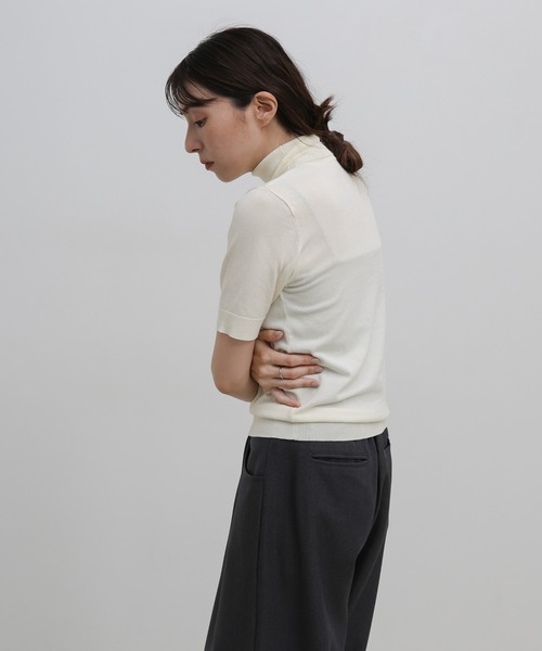 select MOCA(セレクトモカ)の「コンパクトハイネックシンプルニットトップス(ニット/セーター・レディース・ベージュ/グレー/ネイビー/ブラック/アイボリー・FREE)」の19枚目の写真