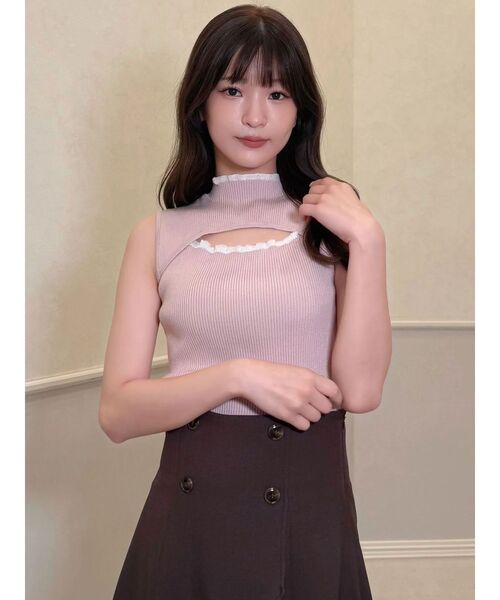 MERCURYDUO(マーキュリーデュオ)の「カットアウトフリルノースリニット(ニット/セーター・レディース・ベビーピンク/ブラック/オフホワイト・FREE)」の1枚目の写真