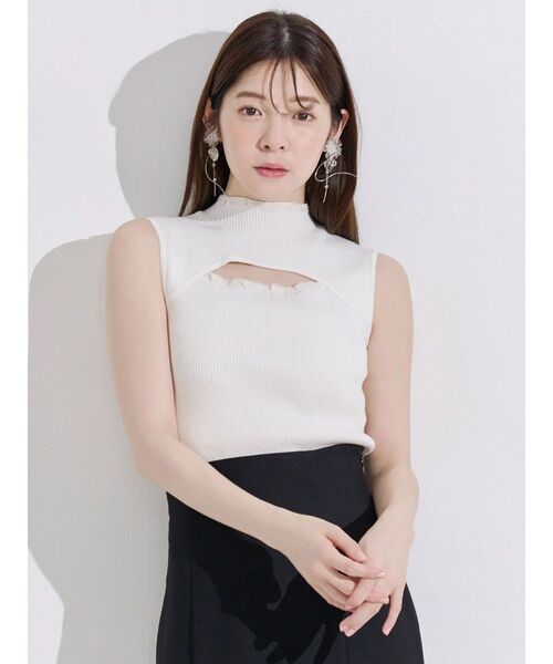 MERCURYDUO(マーキュリーデュオ)の「カットアウトフリルノースリニット(ニット/セーター・レディース・ベビーピンク/ブラック/オフホワイト・FREE)」の4枚目の写真